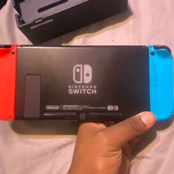 Nintendo switch - Picture 3 of 9